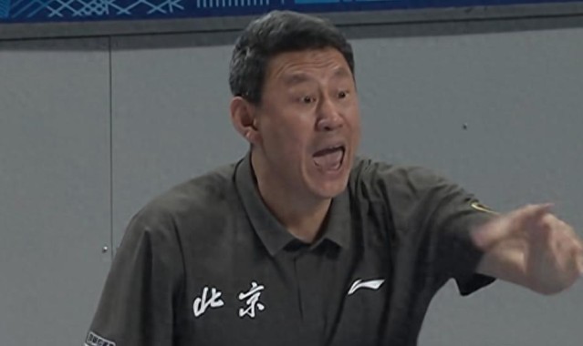 乐鱼-周琦撑起北京内线防线，外援串联发力，广东锋线进攻全面哑火